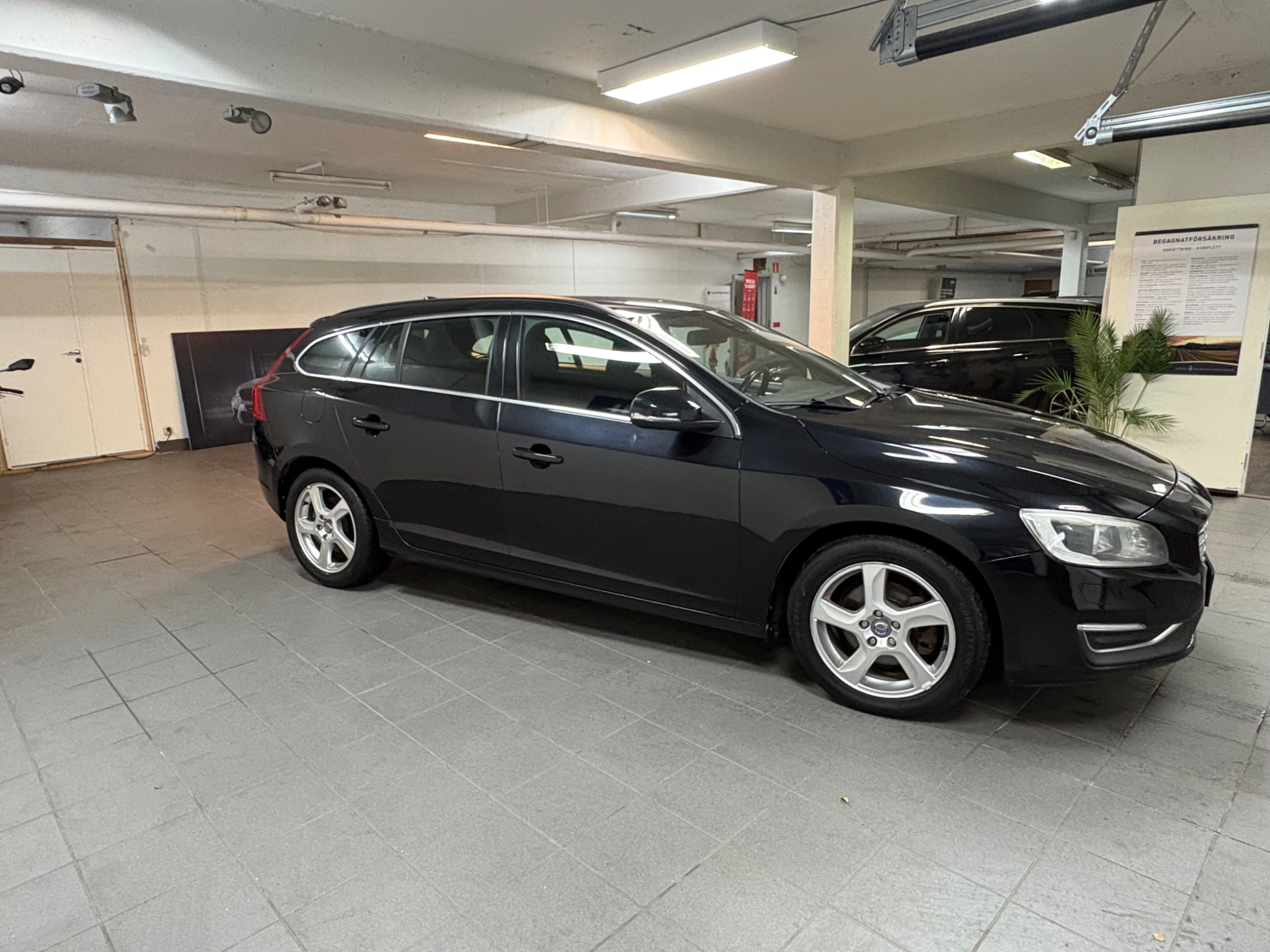 Volvo V60 D4 Momentum 181Hk 2015, bild 2/55