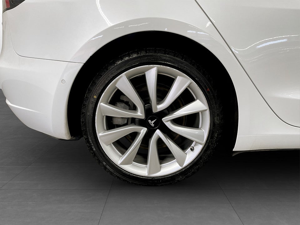 Bild på Tesla Model 3 Long Range 440hk Aut AWD PANO PREMIUM INTERIÖR