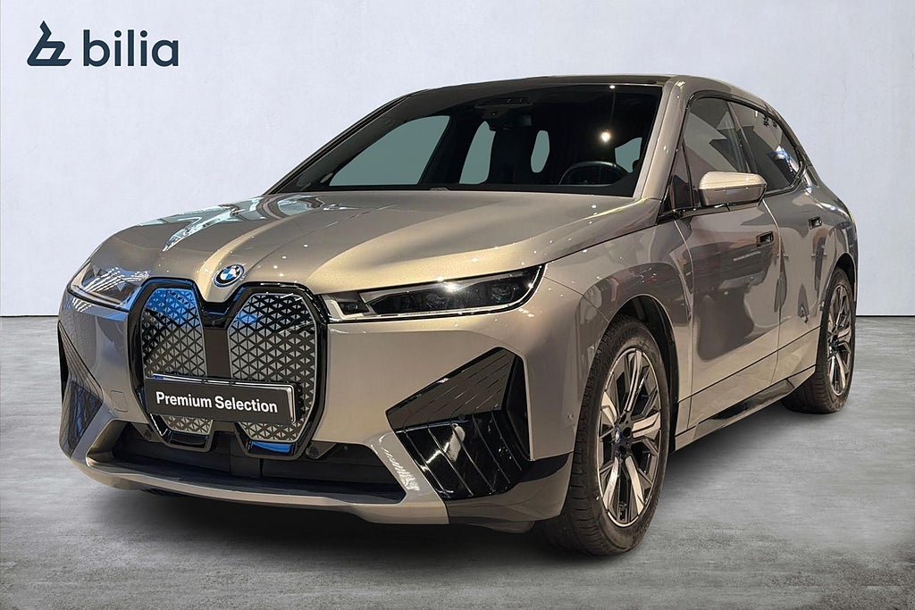 BMW iX xDrive 40 Sportpaket | Innovation | H&K | Drag | Pano