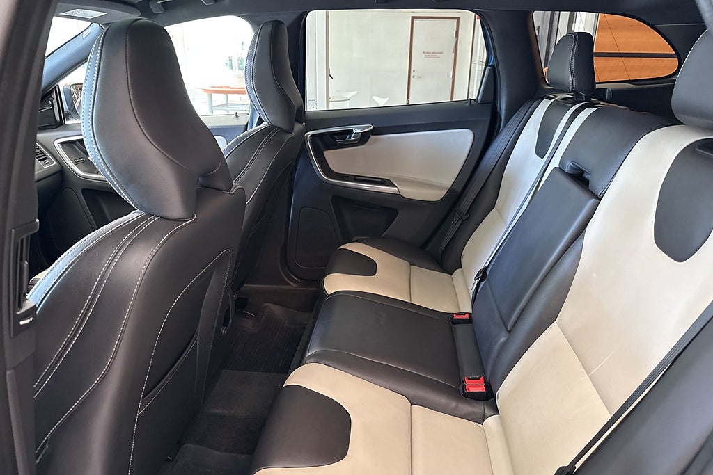 Volvo XC60 D4 AWD Aut Summum Business Editi Pro D-värm Drag Kamera miniatyr 19