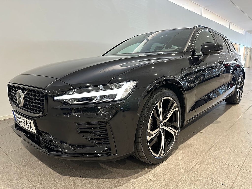 Volvo V60 T6 Ultra Dark / Dragkrok / Backkamera / Sensore...