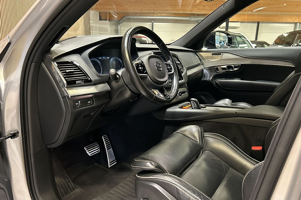 Volvo XC90 B5 AWD R-Design Pro Edition 7-sits- B&W-Luft-22"