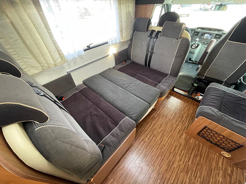 Bürstner Nexxo Family A645 våningssäng 6 åkande 3500 kg
