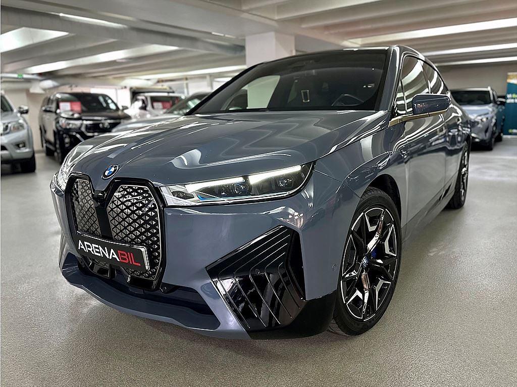 BMW iX 40 xDrive Sky Longe Massage Bower Wilkins Drag MOMS