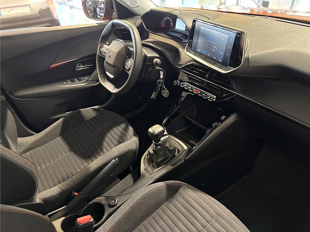 Bild på Peugeot 2008 Active Pack 1.2 PT 100hk - CARPLAY, BACKSENSORER