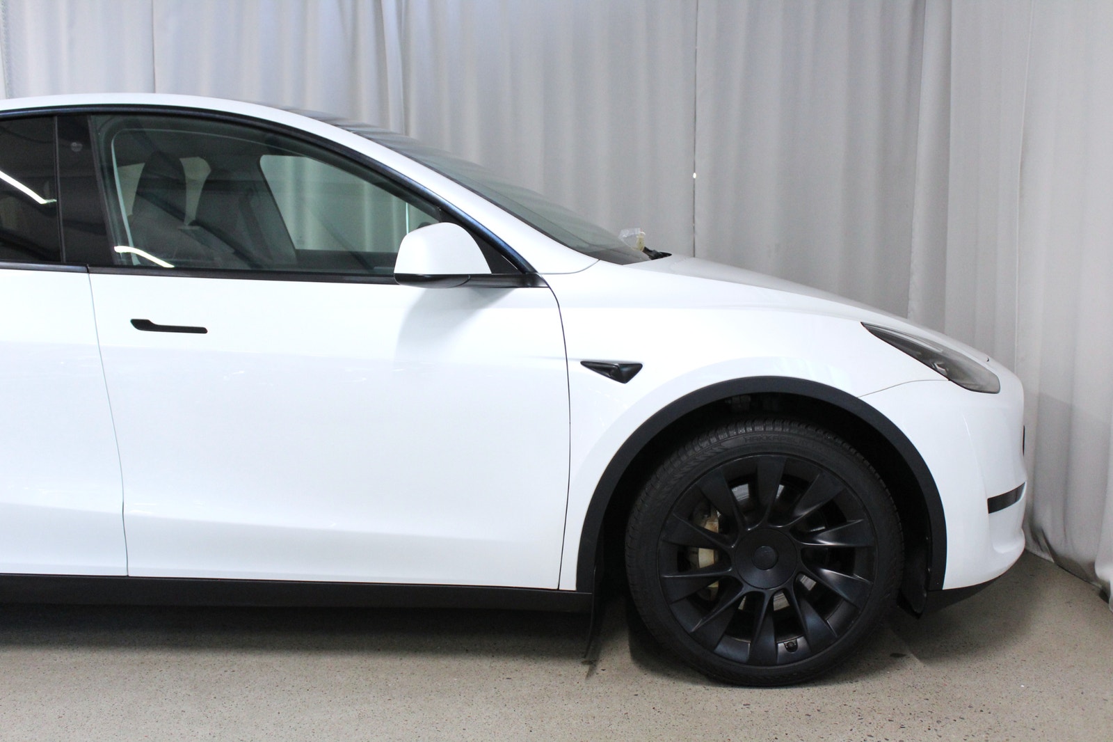 Tesla Model Y Standard Range RWD, Drag, 20'' Uberturbine, Nybilsgaran 2023 - miniatyr 3