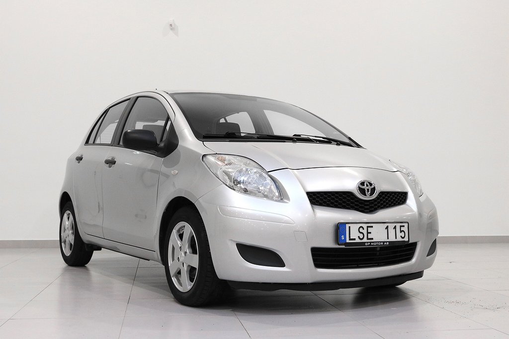 Toyota Yaris 5-dörrar 1.4 D-4D 90hk / Vinterdäck 