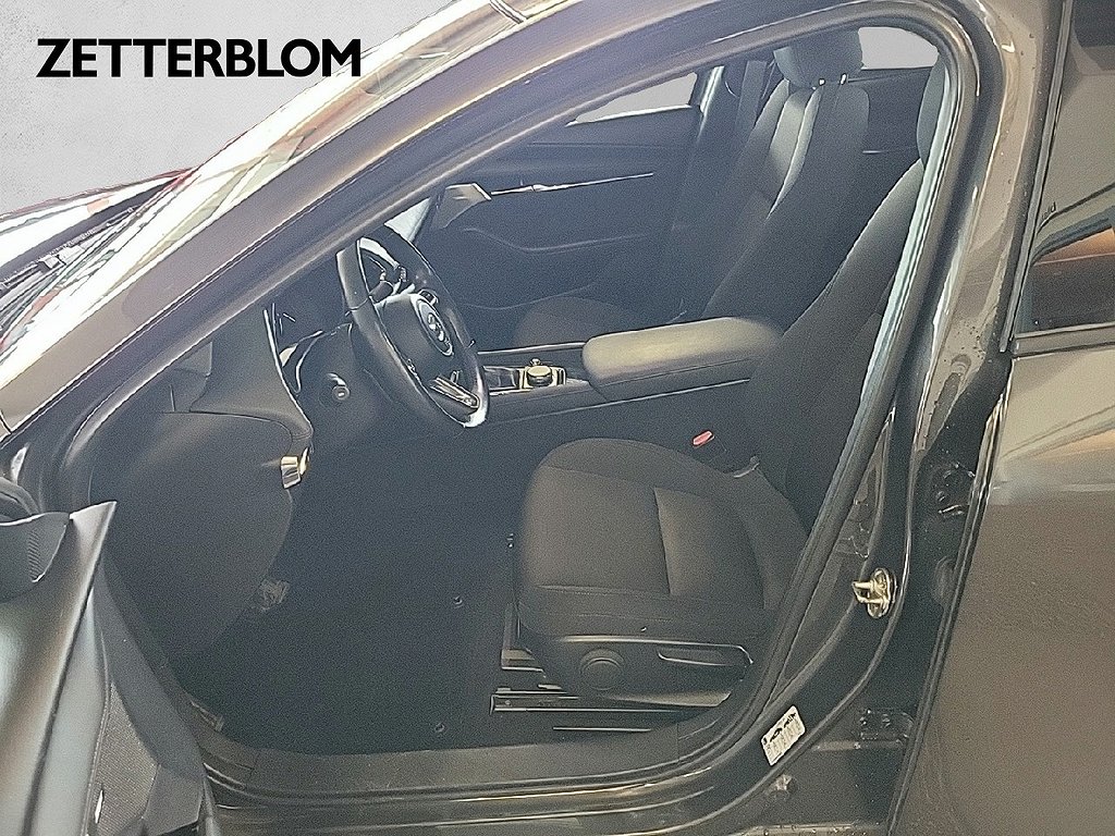 Sedan Mazda 3 7 av 13