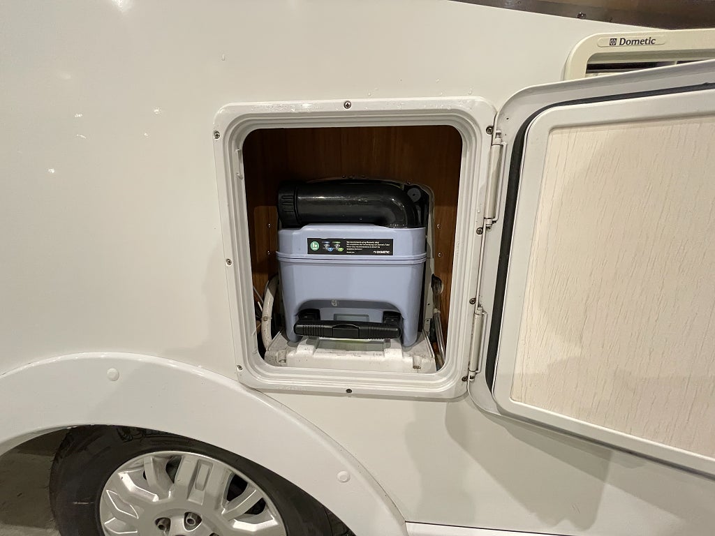 Pilote Essentiel P 740 GJ /ALDE/Solcell/B-körkort/Ugn/Långbäddar - Pilote