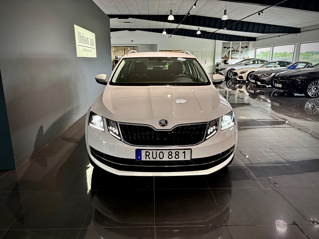 Skoda Octavia Kombi 2.0 TDI SCR 4×4 värmare, offroadpaket,drag - bild 2