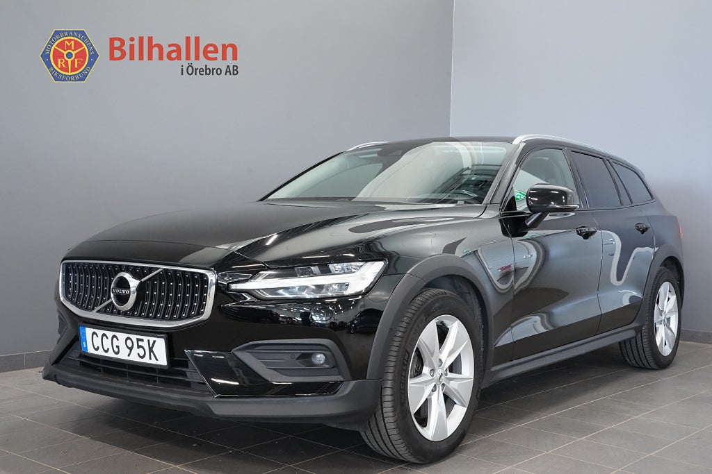Volvo V60 Cross Country B4 AWD Momentum /Harman Kamera Drag Navi VoC