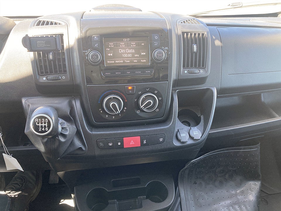 Bild på Peugeot Boxer Chassi Volymskåp 335 2.2 BHDi 165hk BACKKAMERA