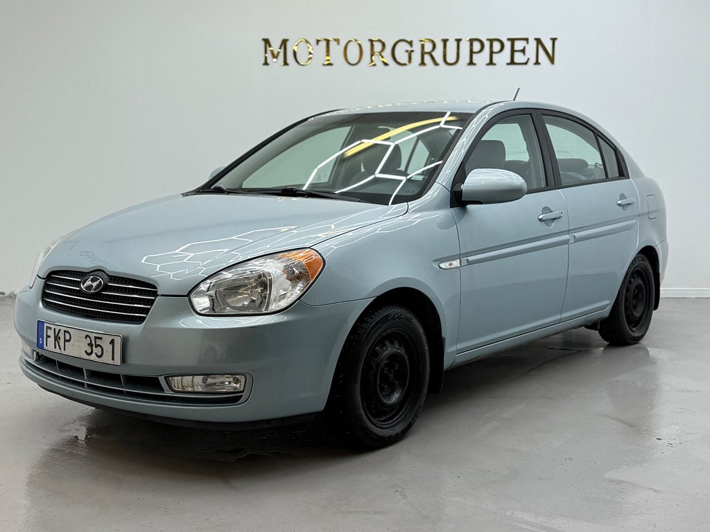 Hyundai Accent Sedan 1.6 NY BES / S & V Däck 