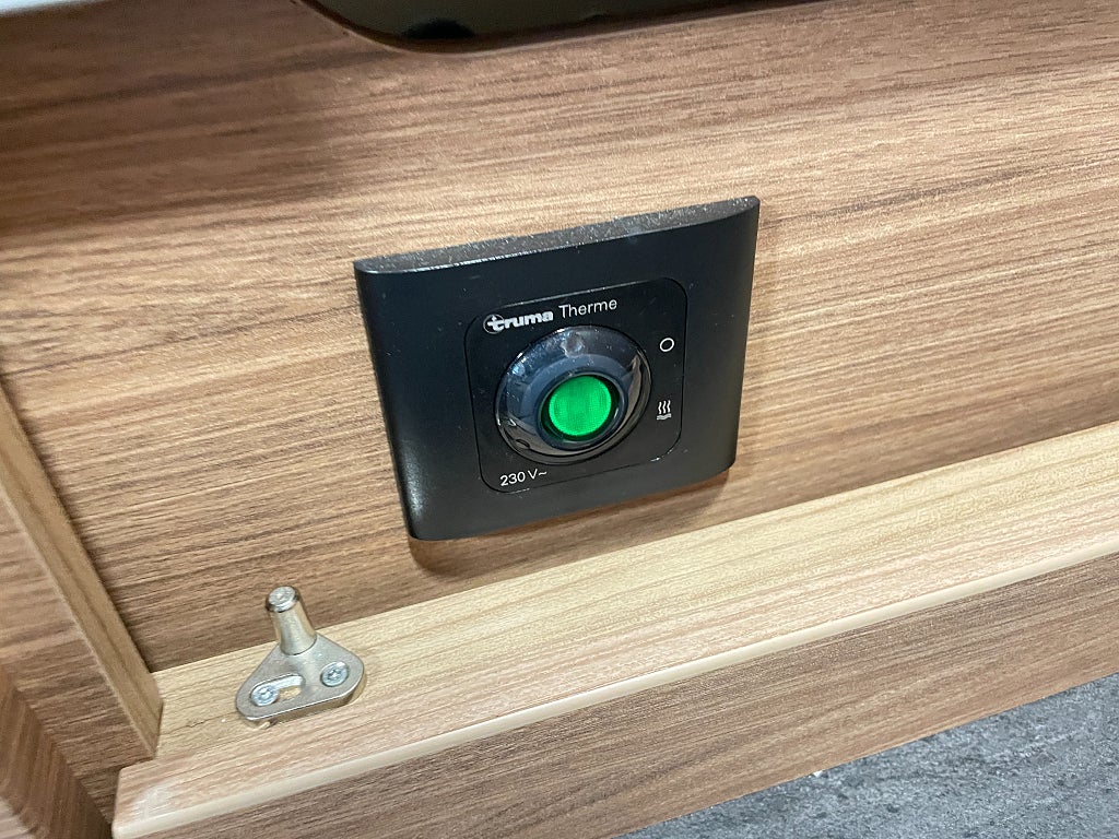 Weinsberg 390 PUH /Taksäng/Förtält/B-körkort/1310kg/Solcell - Weinsberg