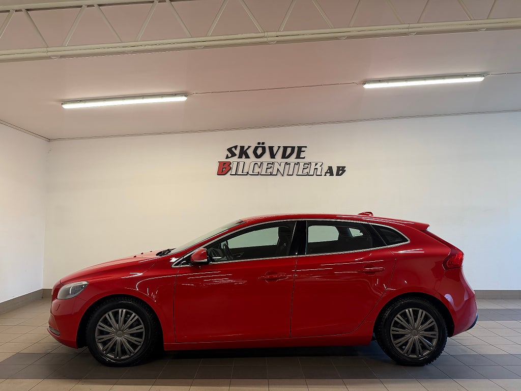 Volvo V40 D2 Momentum/Nyservad/6-VXL/GPS/Dieselvärmare/Dragkrok