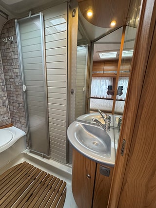 Husbil-halvintegrerad Bürstner Solano T 615 13 av 20