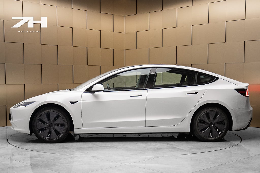 Tesla Model 3 Standard Range RWD  / Pano / Autopilot / Dator 4
