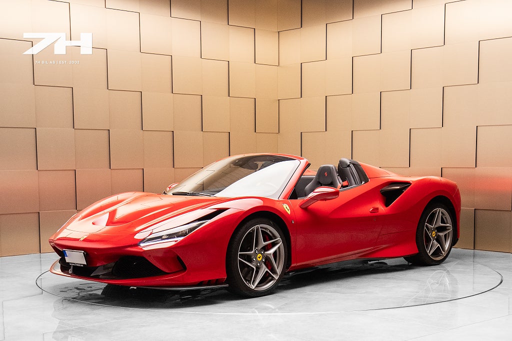Ferrari F8 Spider / Kolfiber / Skalstolar / Lift / OBS SPEC / 