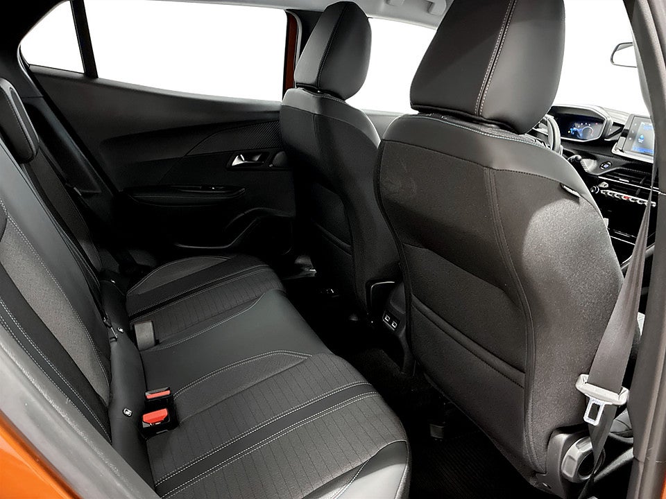 Bild på Peugeot 2008 Allure Pack 1.2 PT 130hk Aut B-KAMERA CARPLAY