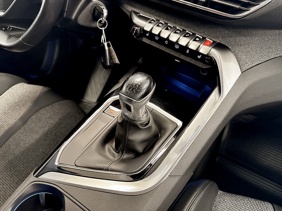 Bild på Peugeot 3008 Allure 1.2 PT 130hk CARPLAY FARTHÅLLARE