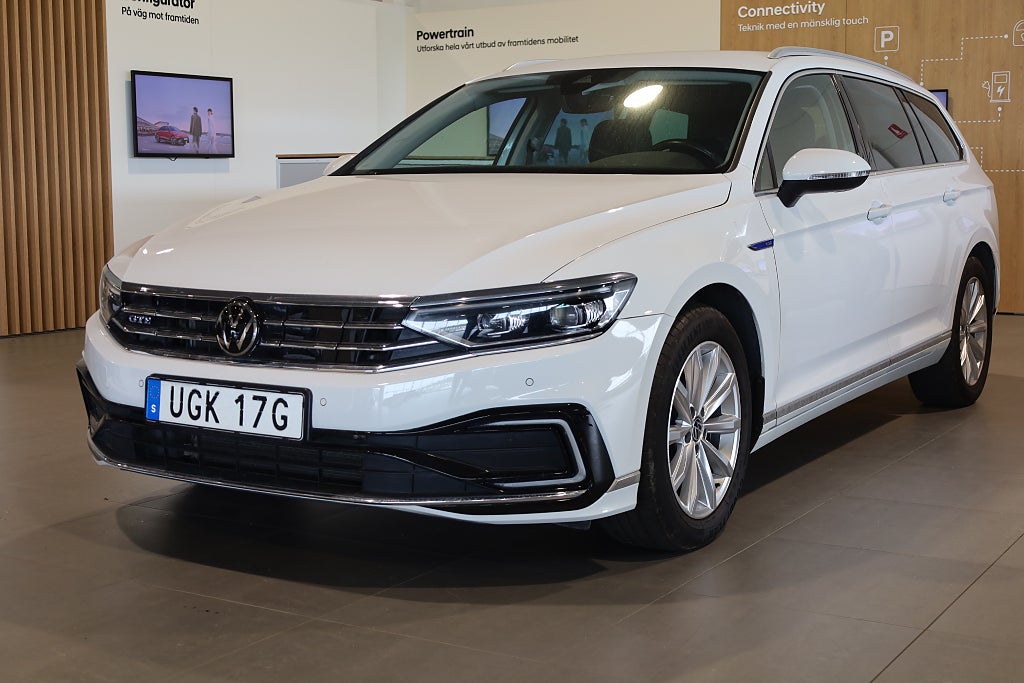 Volkswagen Passat GTE 218hk Executive / Business / Värmare / Navi 2022