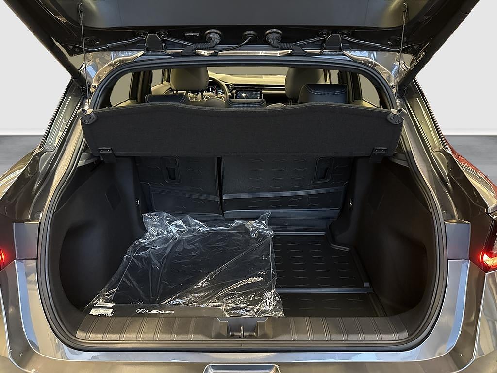 Lexus LBX 2024 - miniatyr 10