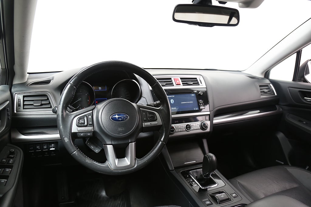 Subaru Outback 2,0D 150hk Summit AWD Aut H/K Skinn Drag 2016