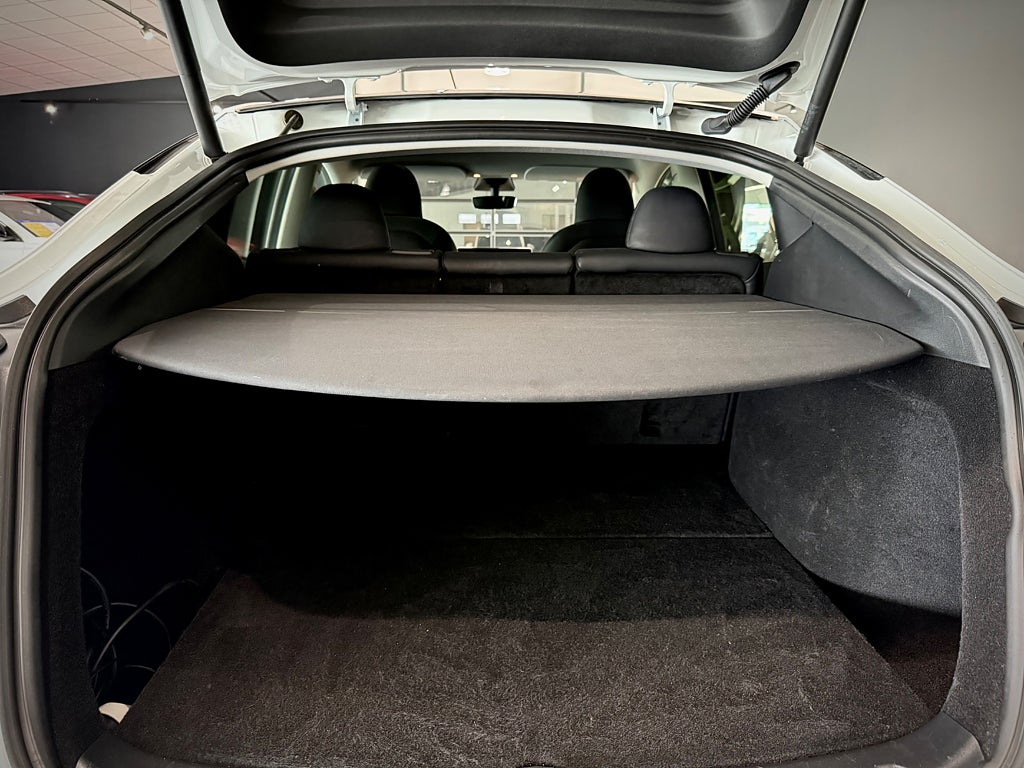 Tesla Model Y Long Range AWD Glastak 514hk - bild 17