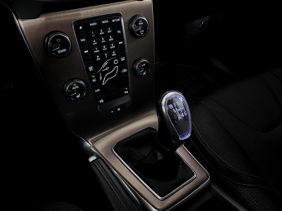 Bild på Volvo V40 Cross Country Momentum D2 B-KAMERA VOC & NAVI 115hk