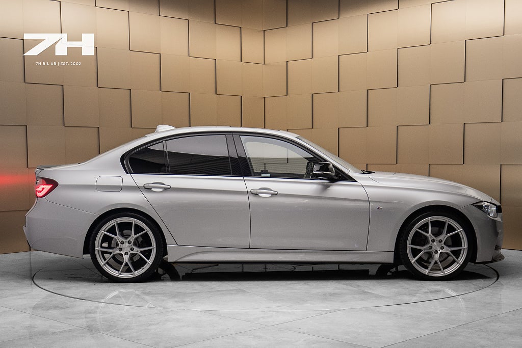 BMW 330i Sedan M-Sport / H/K / Pano / Cockpit