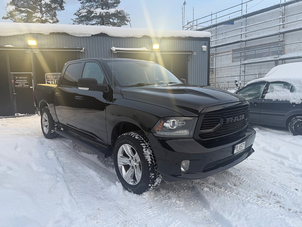 RAM Sport Crew Cab RamBox V8 HEMI 4WD