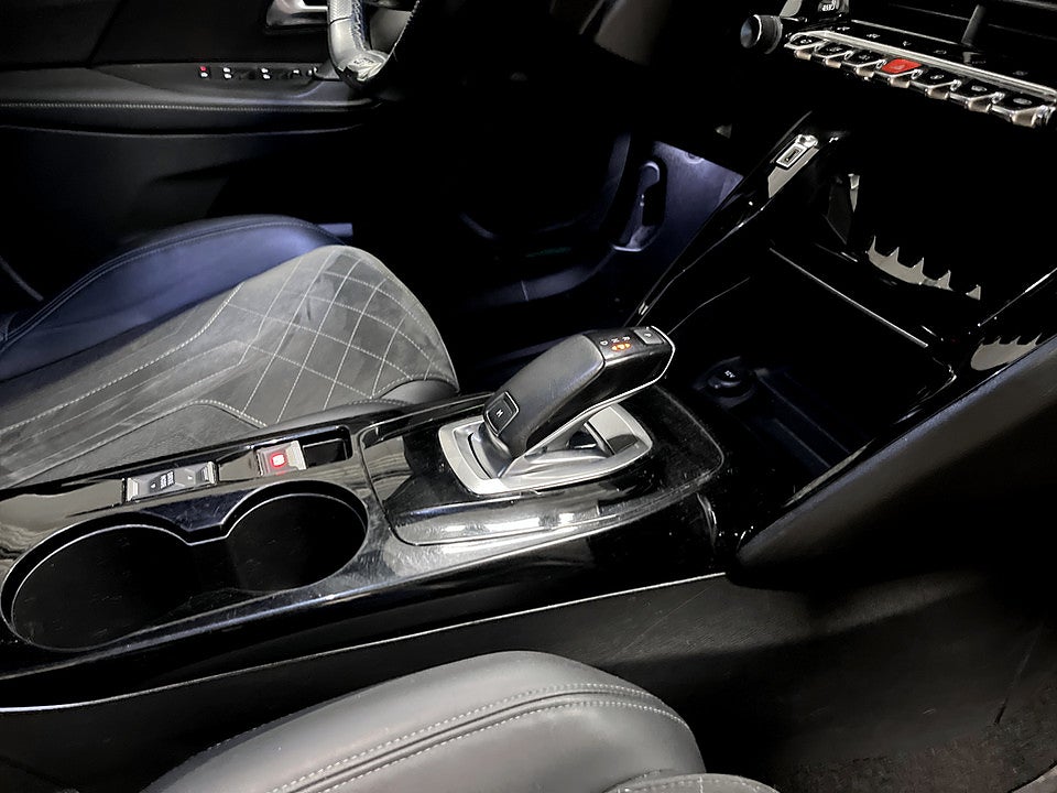 Bild på Peugeot 2008 GT 1.2 PT 155hk Aut B-KAMERA CARPLAY