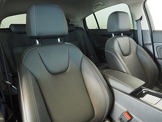 Halvkombi Opel Insignia 10 av 21