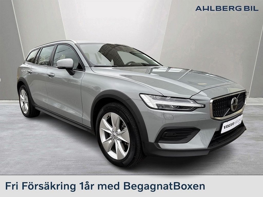 Volvo V60 Cross Country B4 AWD Diesel Core, Klimatpaket, Dragkrok Halvautomatisk, Parker