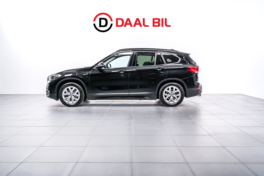 BMW X1 XDRIVE25E 220HK SPORT LINE PANO P-VÄRM DRAG B-KAM HUD