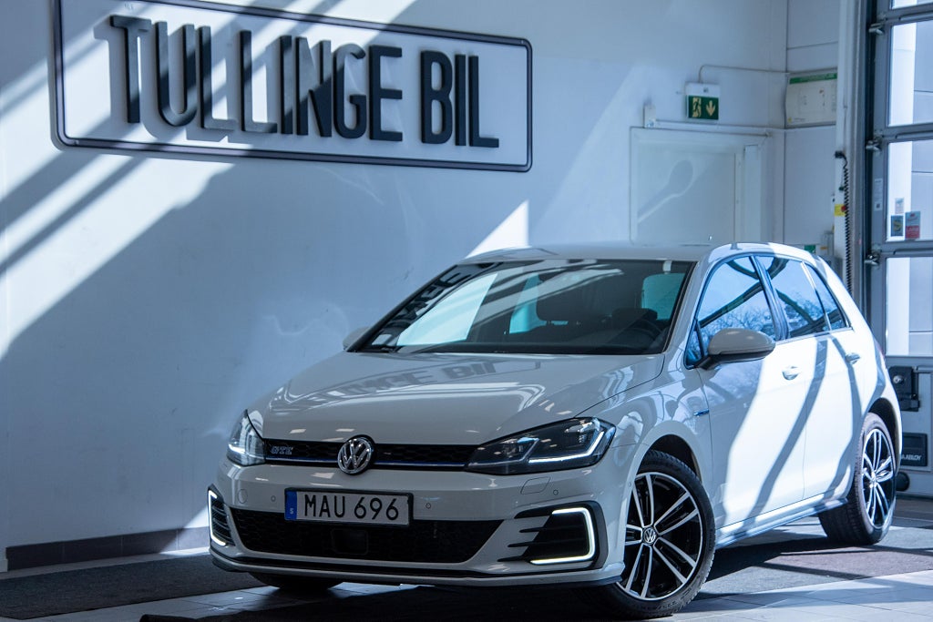 Volkswagen Golf GTE 1.4 TSI DSG 204HK Cockpit P-Sensorer CarPlay 17" 