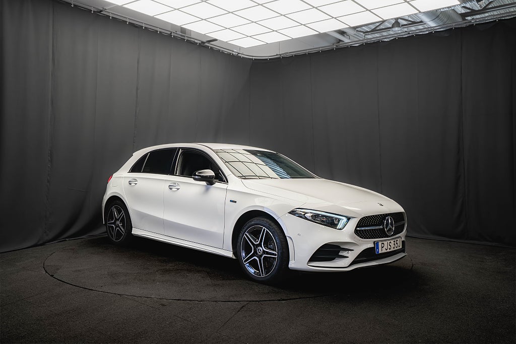 Mercedes-Benz A 250 e AMG NIGHT WIDESCREEN PANELBELYSNING DISTRONIC
