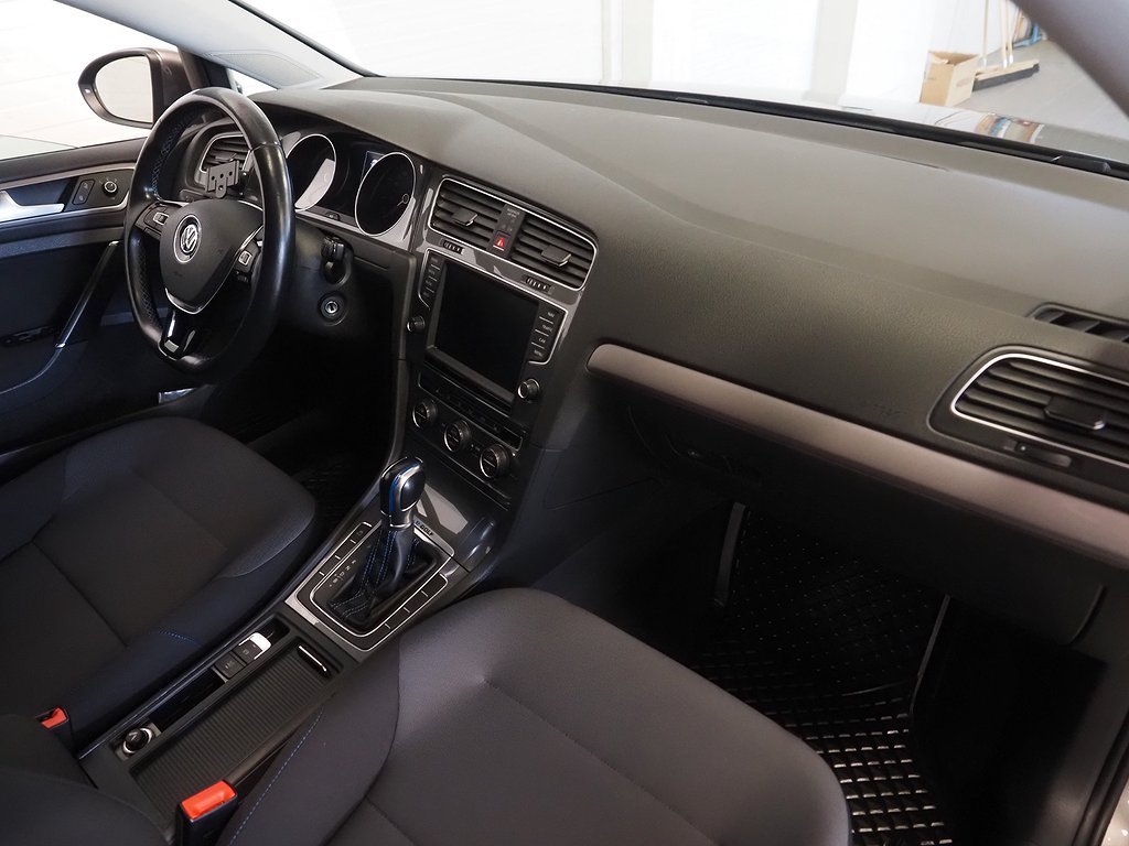 Volkswagen E-Golf 24.2 kWh Navigation Motorvärmare Låga mil 2015