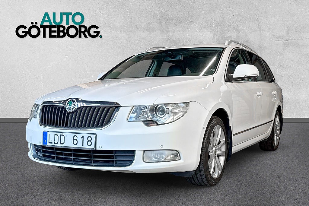 Skoda Superb Kombi 1.8 TSI Elegance Panorama Dragkrok Beskitigad 