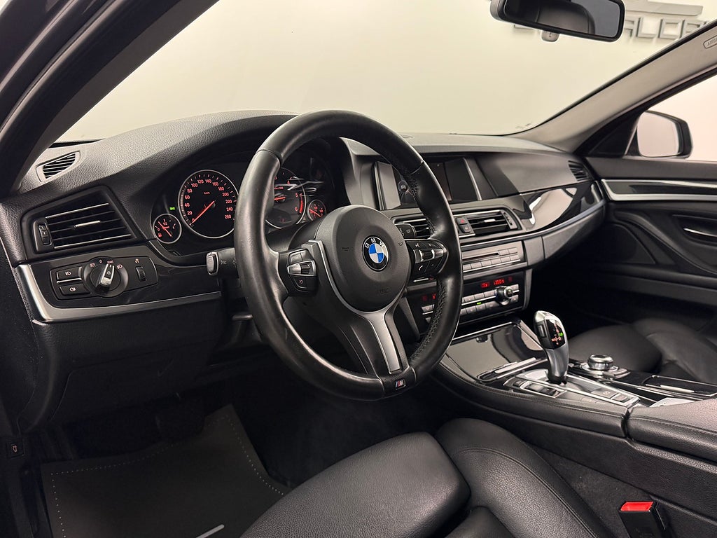 BMW 520 D xDrive Touring Läder Drag Rattvärme PDC Svensksåld bild 3