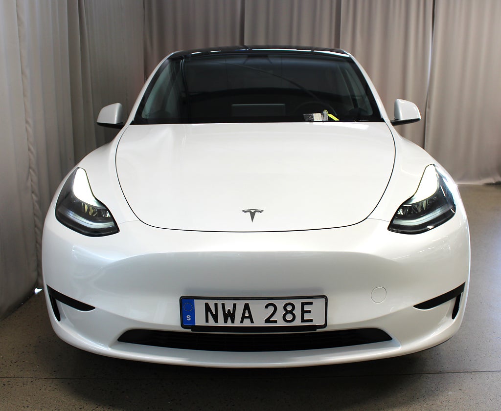 Tesla Model Y Standard Range RWD 299HK, Drag, Värmepump, 3,99% Ränta