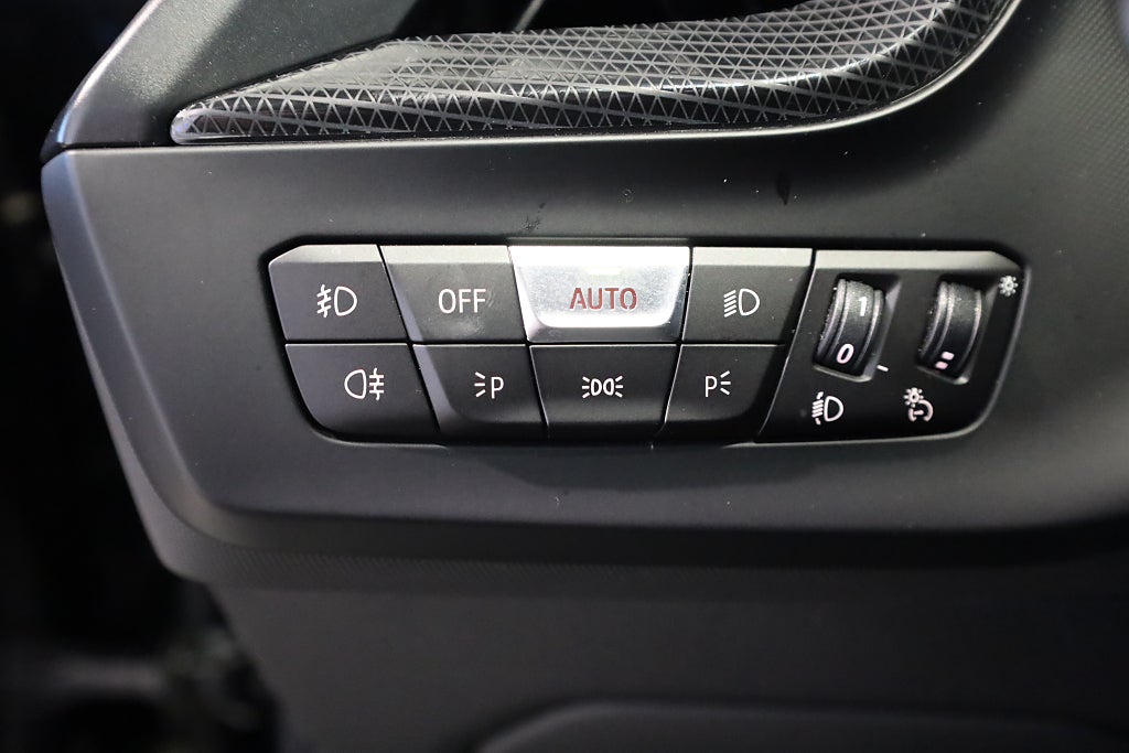 BMW 118I Sportline AUT Navi CarPlay PDC Rattvärme 2022