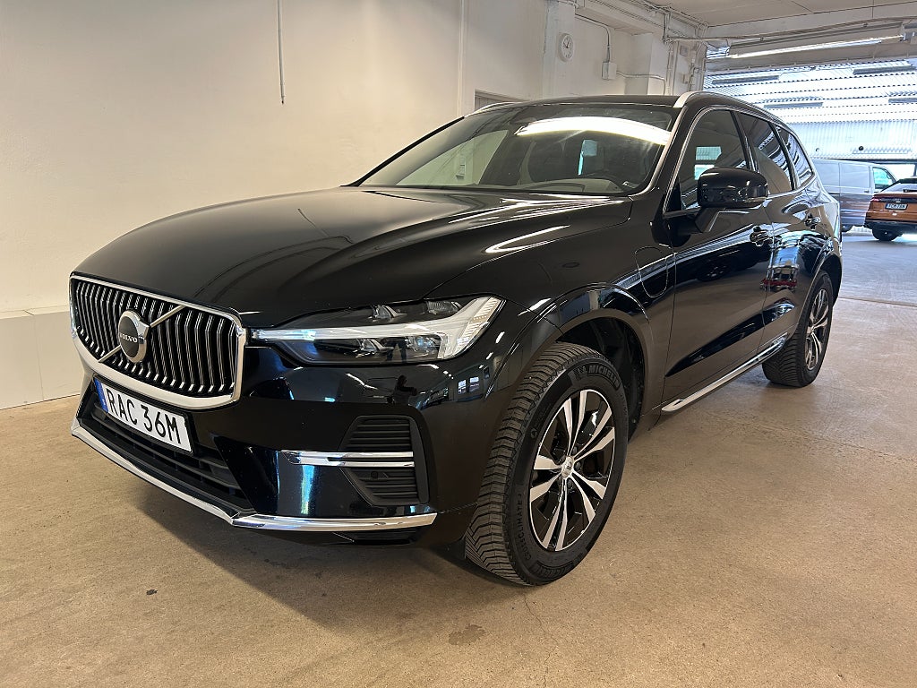Volvo XC60 Recharge T6 AWD Core Edition Skinn Panorama H/K Drag
