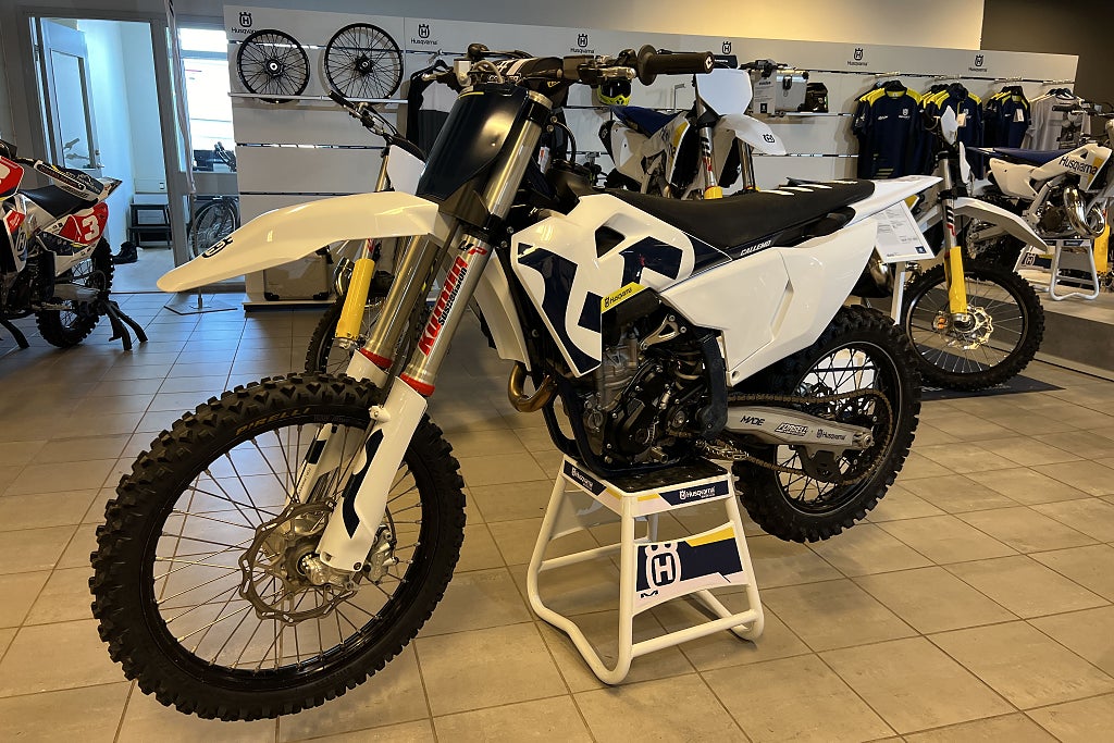 Husqvarna FC 250 36 timmar / Ny fjädring, plast, avgassystem 