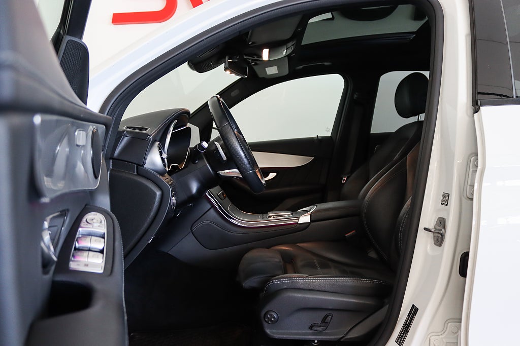 Mercedes-Benz GLC 200 4MATIC AMG Night Pano Cockpit Värmare Kamera Drag