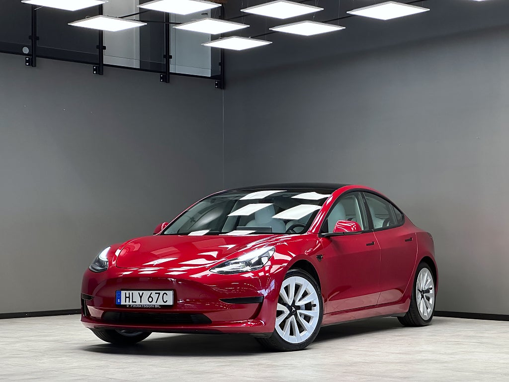 Tesla Model 3 Standard Range Plus/Dragkrok/Värmepump/Vit interiör
