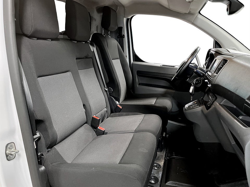 Bild på Peugeot e-Expert PRO+ 75kWh 136hk Aut L3 B-KAMERA NAVI
