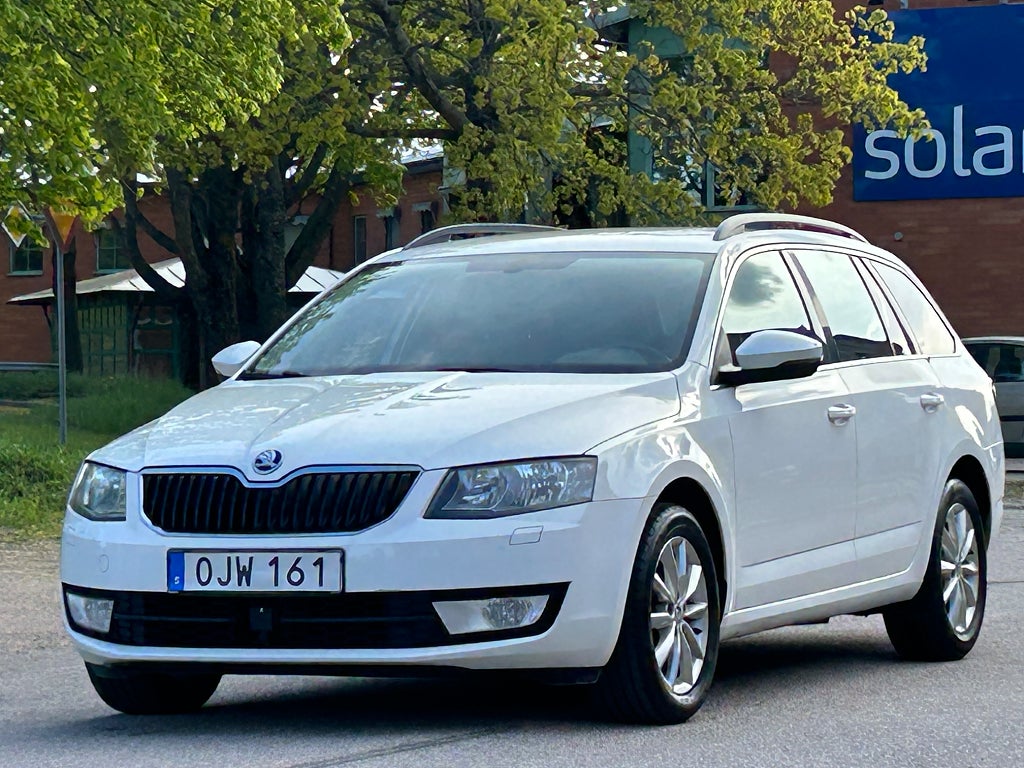 Skoda Octavia Kombi 1.6 TDI Adaptiv Farthållare / KAMREM BYTT