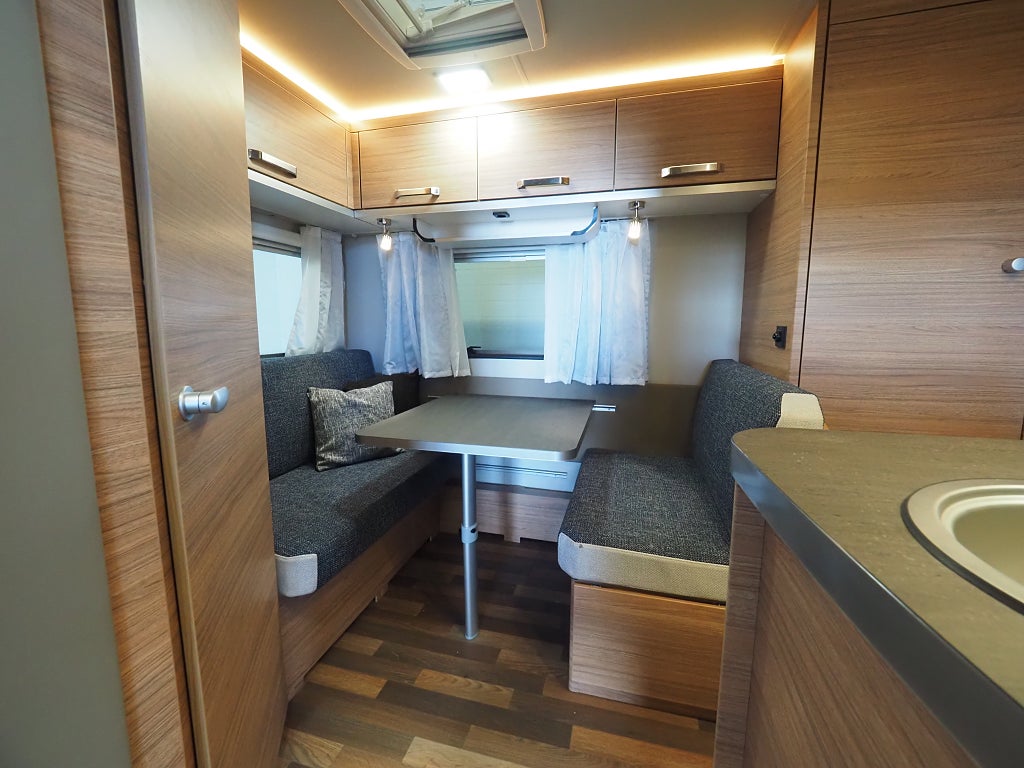 Weinsberg CaraOne 390 QD Golvvärme I Elpatron I 1100kg