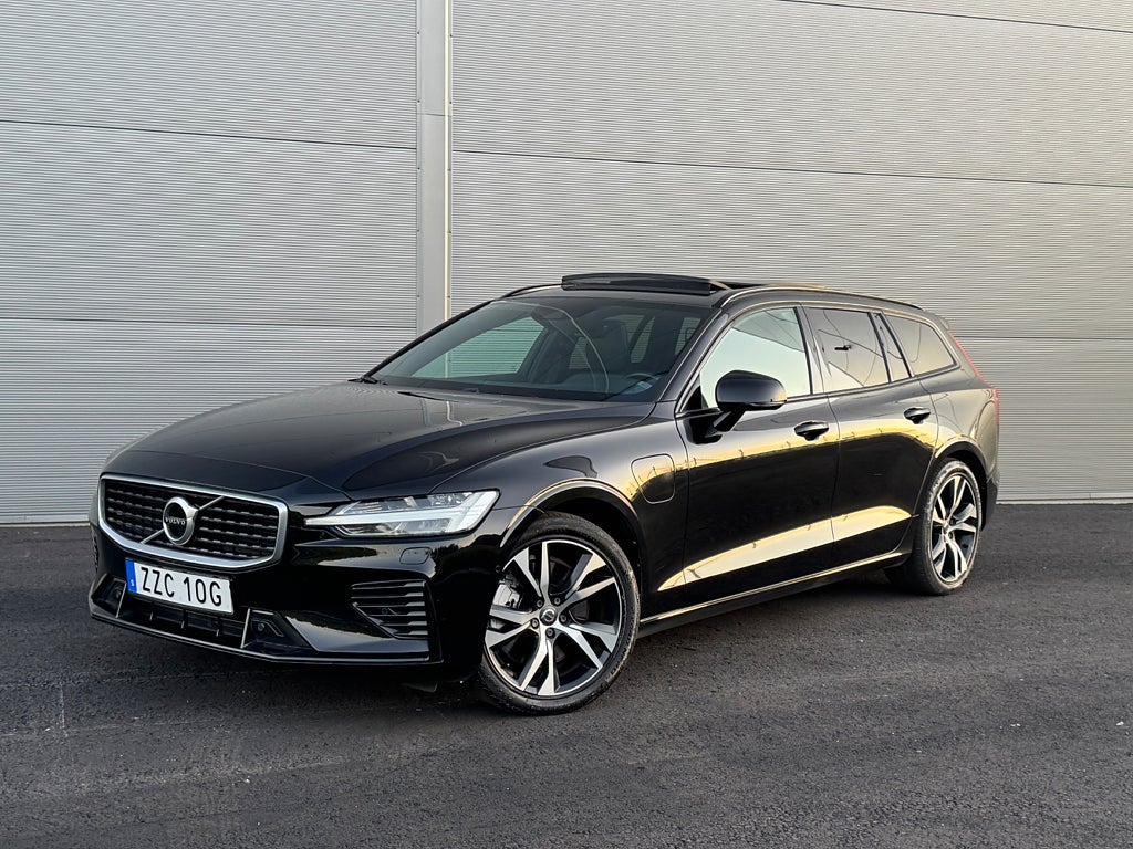 Volvo V60 T8  AWD  R-DESIGN PANO/KAMERA/DRAG Euro 6
